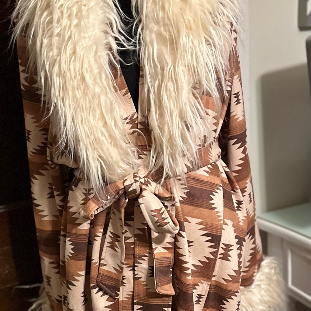 Rio Grande Royale Fur-trimmed Aztec Coat NWOT - Picture 7 of 8